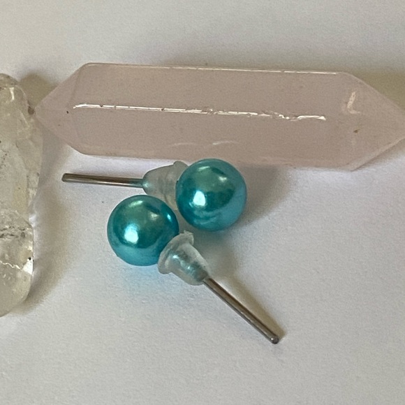 🎈Sale 🎈2 for $10 NWOT metallic baby blue small ball post earrings rubber backs - Picture 1 of 5